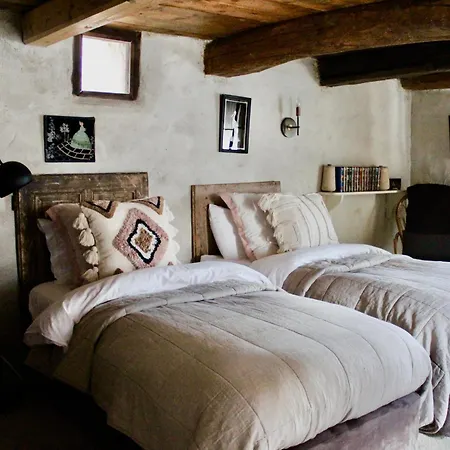 Mountain And Dog Friendly Hot Tub Holiday home *